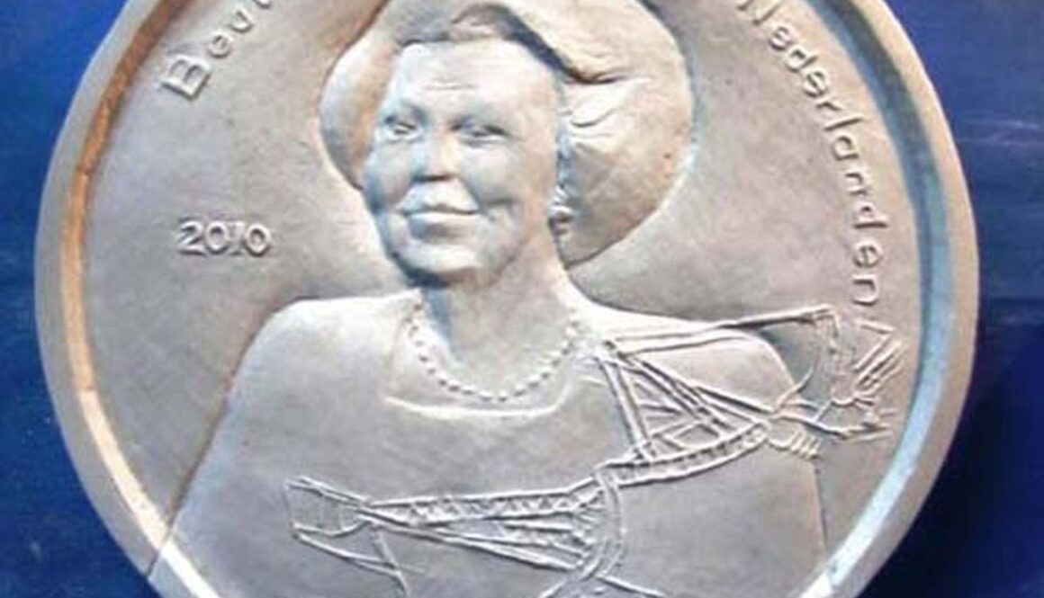 3a-Marina van der Kooi- muntontwerp-portret Beatrix