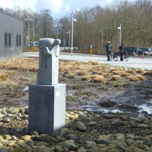 Marina van der Kooi-MAN MET HOND-hardsteen , Wilhelminaziekenhuis-Assen