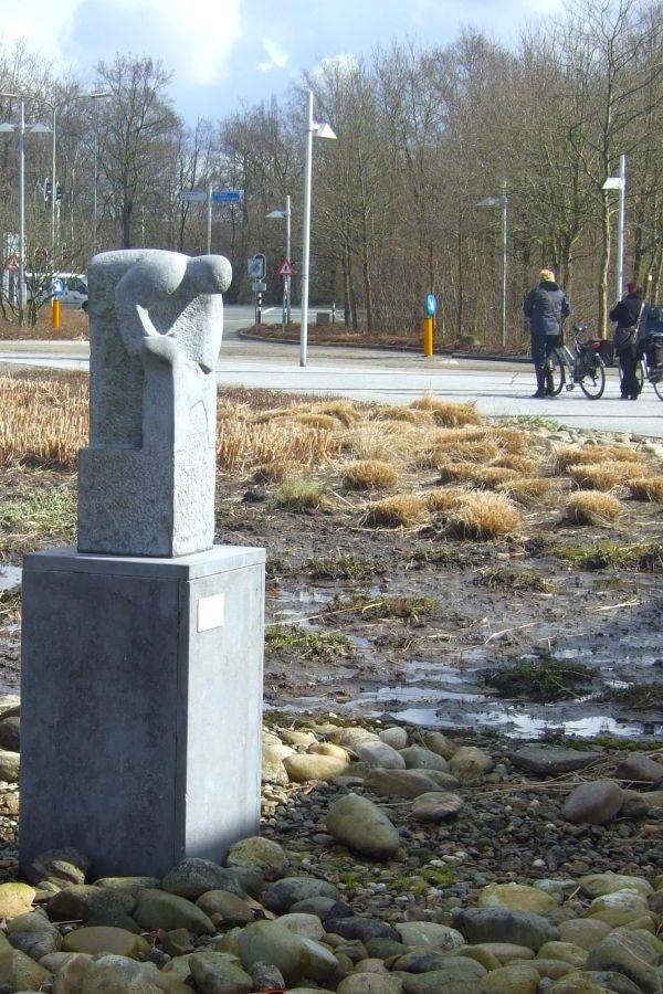 Marina van der Kooi-MAN MET HOND-hardsteen , Wilhelminaziekenhuis-Assen