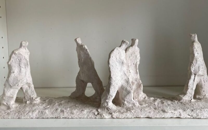 1-Marina van der Kooi- straat- witte chamotte, 20 cm h.-55cm lang