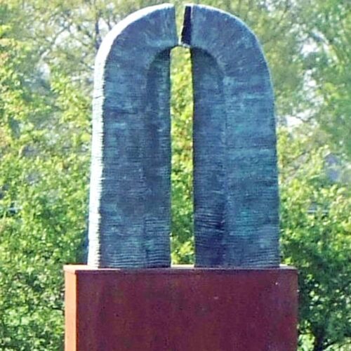 Marina van der Kooi- BIJNA EEN POORT-brons-60 cm h