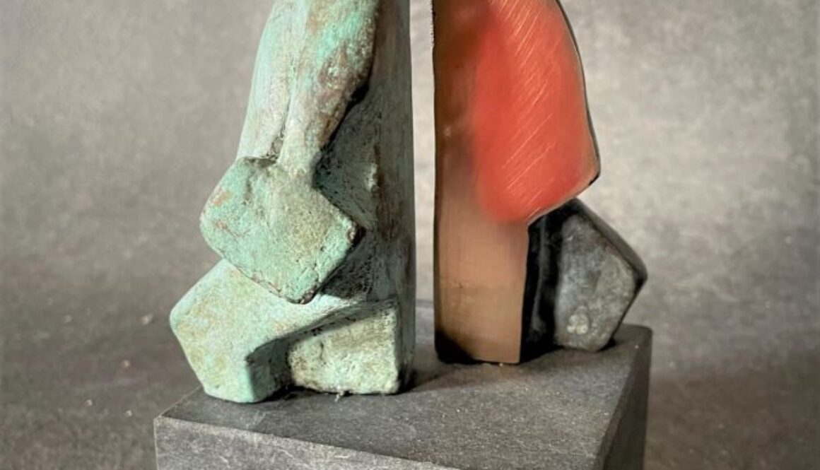 Marina van der Kooi- CONFRONTATIE-brons op steen-12 cm h Marina van der Kooi- CONFRONTATIE-brons op steen-12 cm h