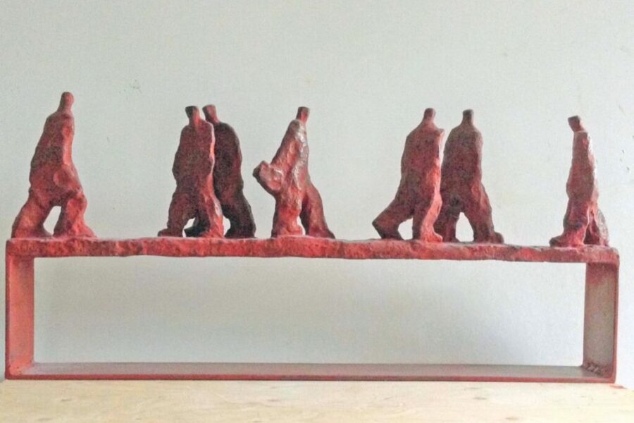 Marina van der Kooi- GROTE STRAAT- brons, 50 cm breed, 32 hoog.