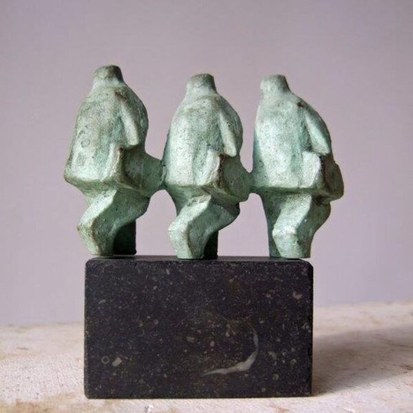 Marina van der Kooi- ZAKENMANNEN, PARTNERS- brons op steentje- 12 cm hoog
