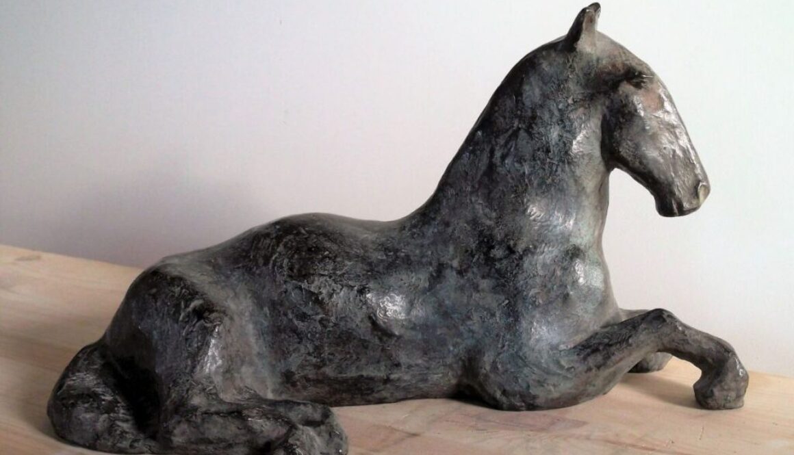 MvdKooi-PAARD MET PENSIOEN brons 16cm h- 30 cm lang.