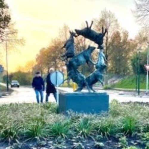 Marina van der Kooi-Lentedans 140 cm h in brons op Rotonde in Soest