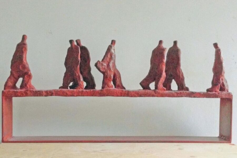 2-Marina vanderkooi- Grotestraat, brons, 28 cm h, 60 breed.
