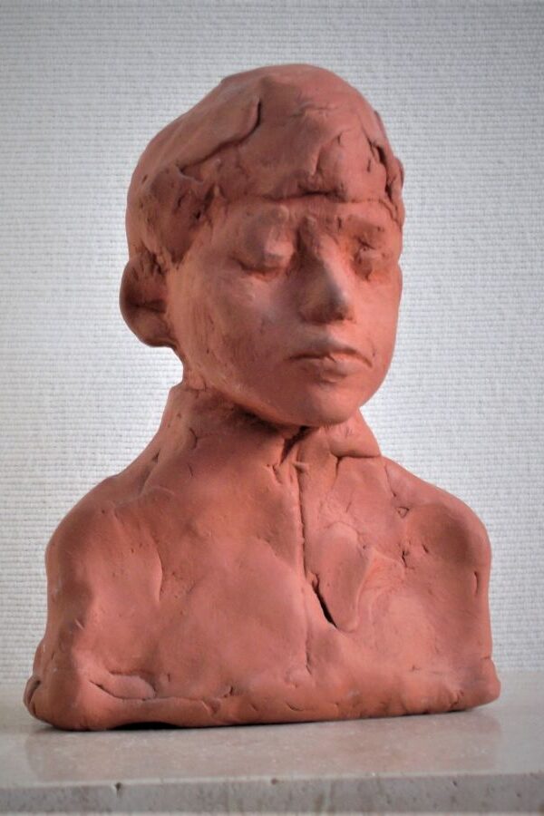 Marina van der Kooi- jongen- keramisch, 12 cm h