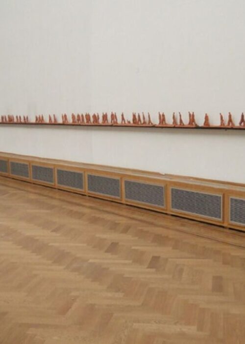 Pulchri Studio, 27 meter lopende mannen, keramisch