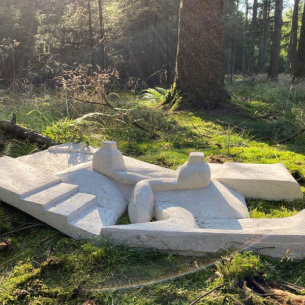 MvdKooi-fotograaf-Jeanette-vermeulen.Theevisite-wit-cement-75-bij-125bij-40-cm---kopie-1