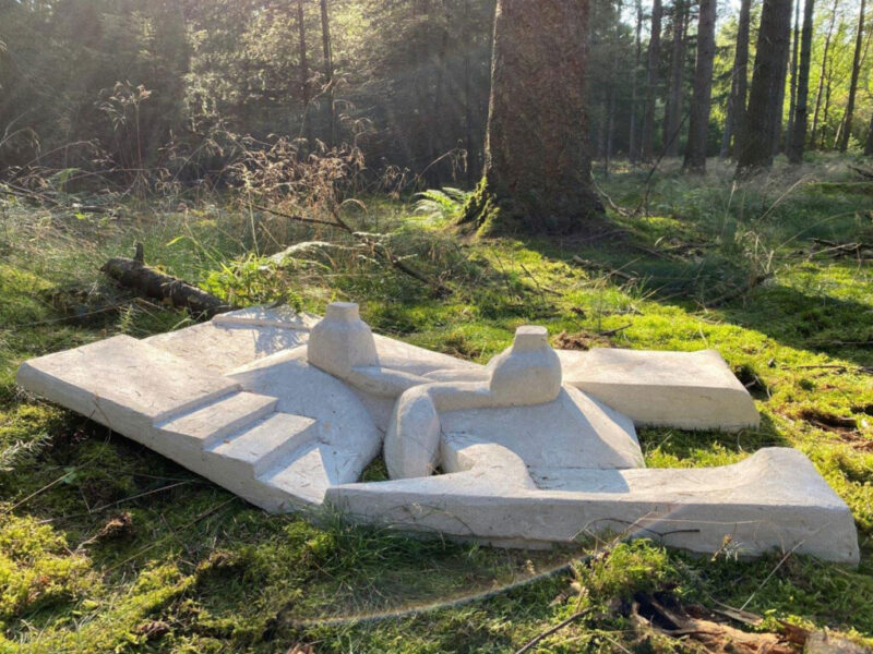 MvdKooi-fotograaf-Jeanette-vermeulen.Theevisite-wit-cement-75-bij-125bij-40-cm---kopie-1