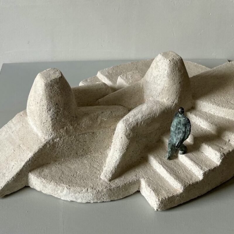 5-Marina vanderkooi- THUIS-Schaalmodel in cement, 60 cm breed, 22 cm hoog.